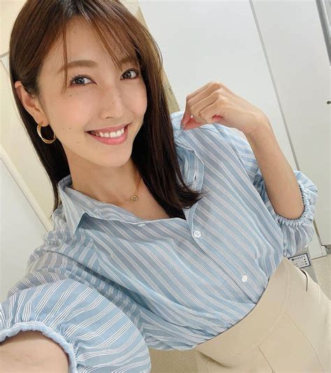 小澤陽子さんのインスタグラム写真 小澤陽子instagram「𝚊𝚝 𝚠𝚘𝚛𝚔☻ 全力！脱力タイムズ🥸 最近の衣装です👗 溜まっていた🙏🏻 最近、わがままばっかり、ごめんなさい