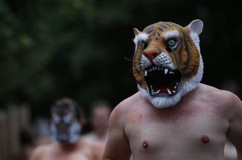 Photos Tiger Streak In London Features Nude Runners