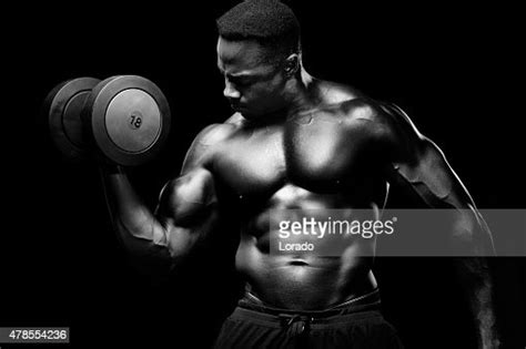 Musculaire Homme Noir De Soulever Des Poids Photo Getty Images