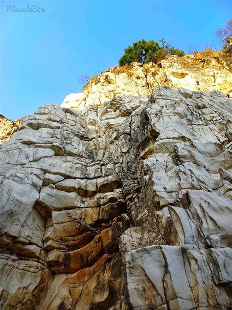 Marble Rocks Of Jabalpur A Wonder At Narmada Dhuandhar Falls