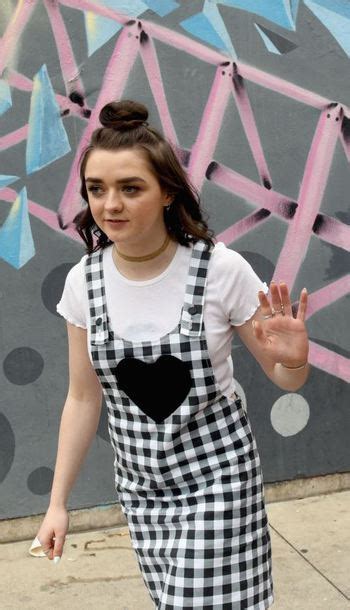 Dress Maisie Williams Plaid Spring Outfits Choker Necklace Wheretoget