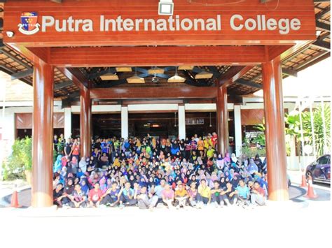 Foreign students at international colleges in malaysia. Putra International College - in partnership with Trine ...