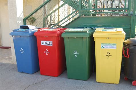 El contenedor amarillo recibe plástico en buena parte de la ue, textil en reino unido y desechos reciclables en australia. Adquisición de Contenedores de Reciclaje Peatonal ...