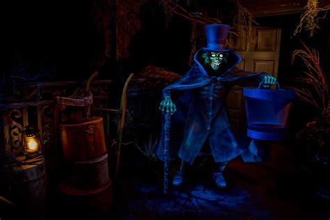 Interview With The Hatbox Ghost In The Haunted Mansion At Disneyland