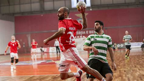 .andebol, com o campeão nacional e detentor da taça de portugal, fc porto, a tentar desviar para a invicta, aparentemente com êxito, nada menos do que o capitão da equipa do sporting, pedro valdés. Direto Benfica Sporting Andebol Campeonato 1 Fase Crónica ...
