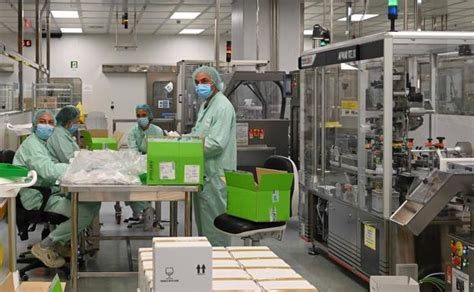 Oxford confirmó el plan de seguir con las pruebas, y aseguraron en un. Vacuna de AstraZeneca y Oxford reanuda los ensayos ...