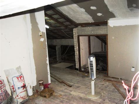 Loteng rumah bisa diubah menjadi semenerarik mungkin. Loteng Rumah