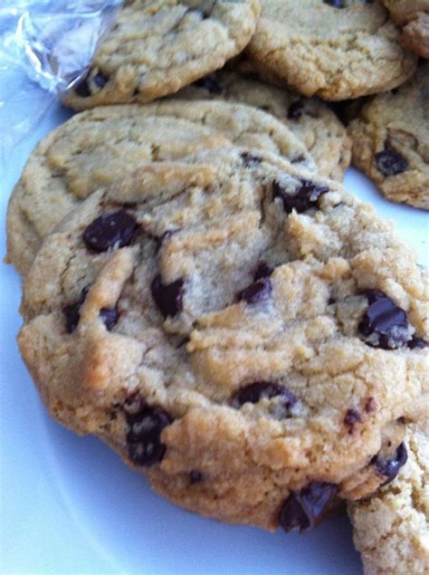 A handy conversion chart for converting grams to cups for both liquid and dry ingredients, including butter, sugar, flour and rice. Starbucks choc chip cookies! 2 cups (260 grams) all ...