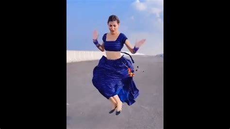 सपना चौधरी के गाने पर नीले घाघरे में छोरी ने किया सड़क पर धमाकेदार डांस वीडियो वायरल Youtube