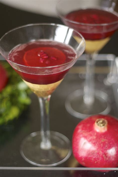 Bourbon, orange juice, pineapple juice, ginger ale. Pomegranate Bourbon Martini | Pomegranate, Christmas cocktails, Delicious