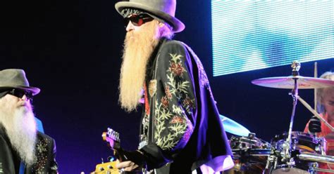 The group consists of founder billy gibbons (vocals, guitar), dusty hill (vocals, bass), and frank beard (drums). ZZ Top - Das offizielle Stadtportal muenchen.de