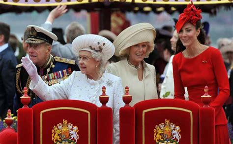 Images Kate Wows Fashion Critics At Queens Diamond Jubilee