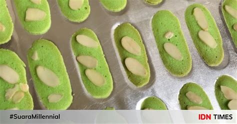 250 gram margarin 150 gram gula halus 1/2 sendok teh vanili bubuk 250 gram tepung terigu 5 putih telur kocok hingga kaku. Resep Lidah Kucing Pandan, Camilan Manis untuk Hari Natal