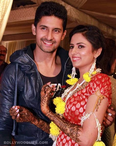 Ravi Dubey Sargun Mehta Wedding The Couple Shows Off Their Mehendi View Pics