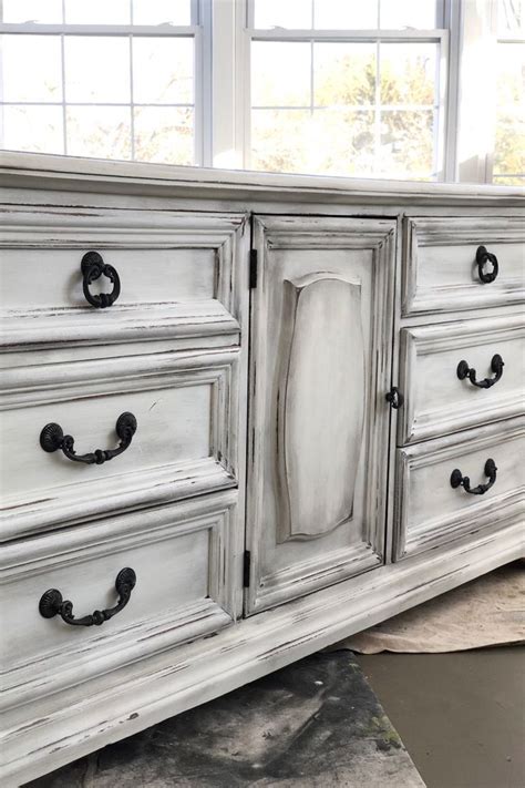 This series is a two part series on how to paint furniture with black chalk paint. Old White Chalk Paint® base with Black Wax accents. #anniesloan #anniesloanch… in 2020 | Chalk ...