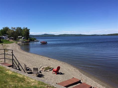 Maison reprise bancaire bas st laurent. Superbe bungalow au bord de l'eau avec plage et spa Cabano ...