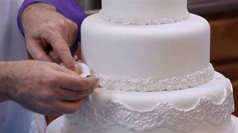 Okta Decorate When To Begin Decorating A Wedding Cake