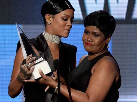 Rihannas Mom Presented Her With Icon Award At Amas Video Business Insider