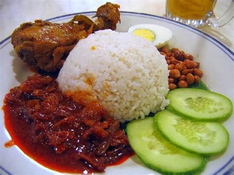 10 Nasi lemak enak di Singapura, Rasanya Gurih menggoda Lidah