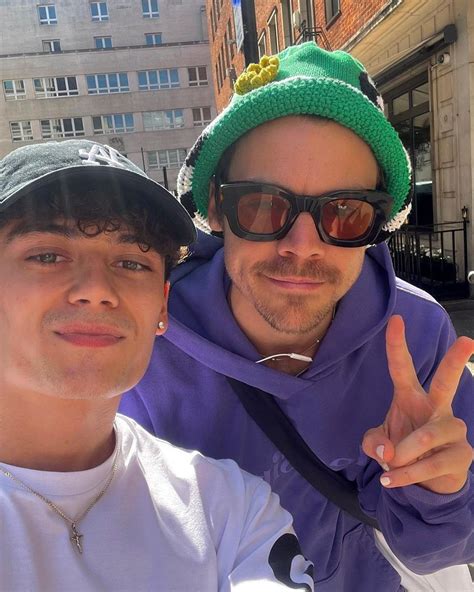 Hsd 🛰️ On Twitter Harry With A Fan In London Today 23 June Via