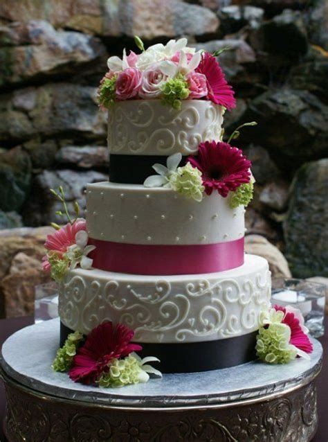 The cascade of white roses and calla lilies brighten up this black and white wedding cake to keep it from becoming too moody or dark. White buttercream wedding cake with fresh pink flowers ...