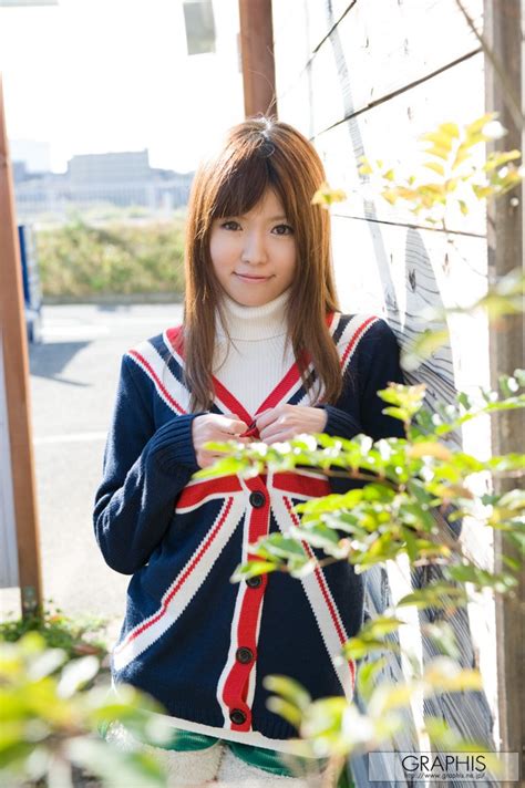 miho imamura sweterek w brytyjską flagę