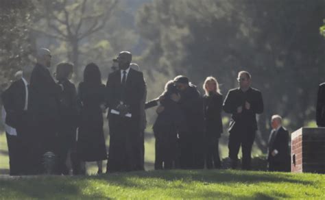 Asi Fue El Funeral Privado De Matthew Perry Donde Las Estrellas De