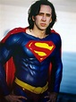 尼可拉斯·凱吉版的超人裝首次公開亮相：高調華麗，凸顯肌肉 | T客邦