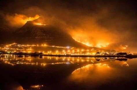 The fire is moving towards the campus, the western cape government said. Fires destroy Table Mountain trails | AWOL Tours and Travel