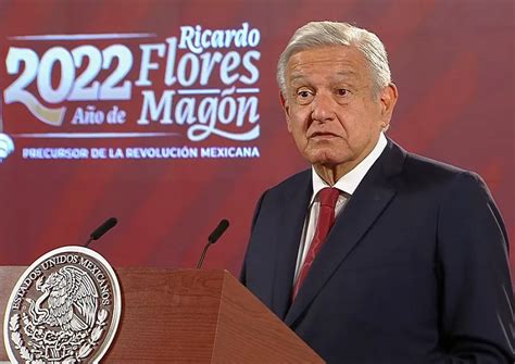 López Obrador exhibe a políticos que asistieron a la marcha en defensa