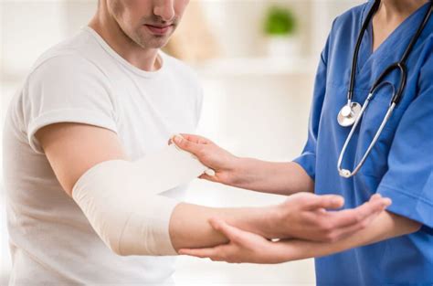 6 Common Injuries And Illnesses That Doctors Treat In The Summer