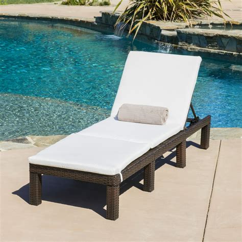 Aspen Outdoor Wicker Adjustable Chaise Lounge Chair With Cushion