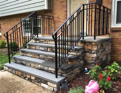 Did you know that installing exterior railing does not have to be an expensive or daunting task? Residential Exterior Stair Railings : Home Ideas ...