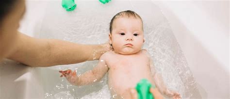 Como Dar Banho Em Recém Nascido Confira As Dicas Miau Moda Kids