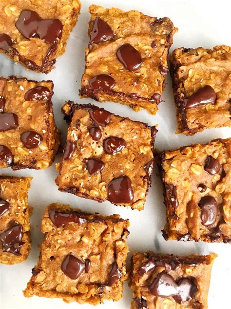 These oatmeal bars last for about a week when stored in an airtight container. Vegan Pumpkin Chocolate Chip Oatmeal Bars (gluten-free)