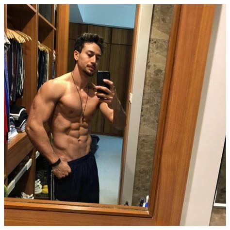 Shirtless Bollywood Men Tiger Shroff S Abs That Hot V