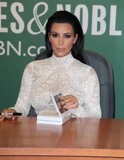 Kim Kardashian Selfie Book Signing 03 Gotceleb