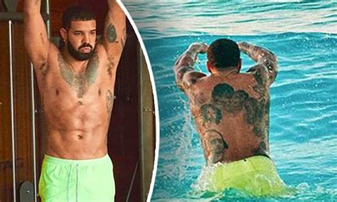 Drake Showcases His Muscular Form While On Vacation In Turks Caicos