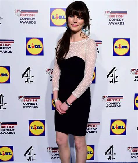 Hot Comedian Aisling Bea Moved To England After Break Up With