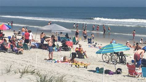Crowds Drawn To Jacksonville S Beaches Amid Coronavirus Outbreak