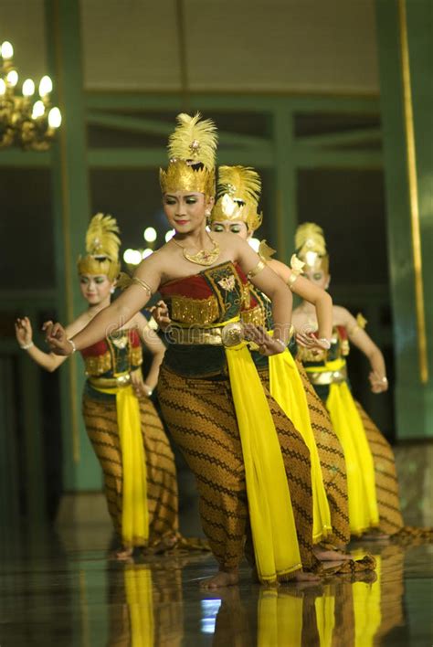Javanese Dance Editorial Photo Image Of Palace Mangkunegaran 33092656