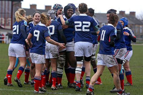 Un rugbyman gallois passe la main dans une cage aux lions et. Match Rugby France - Pays de Galles en direct live ...