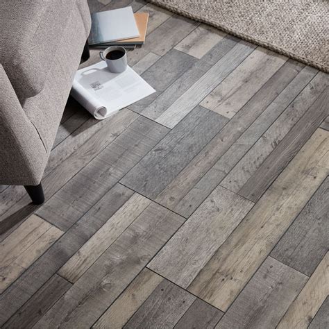 Goodhome Dunwich Grey Oak Effect Laminate Flooring 218m² Pack In 2020