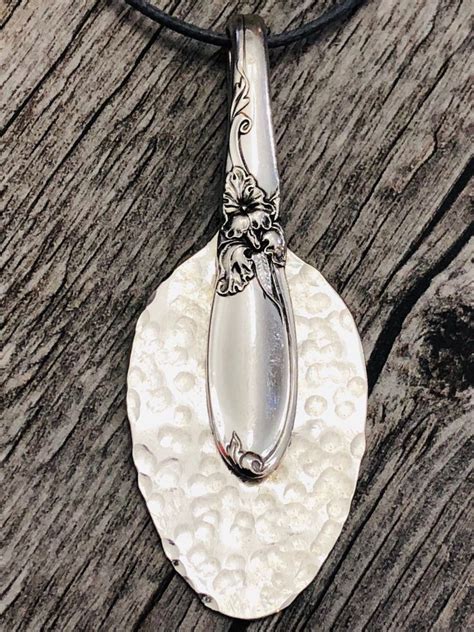 Gorgeous Vintage Oneida White Orchid Necklace Textured Etsy Silver