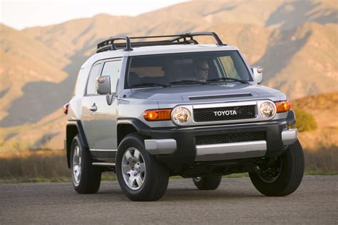 The fj cruiser's v6 engine provides 200kw of power and 380nm of torque for an impressive on and off road driving experience. Toyota FJ Cruiser Adds Safety Features And New Colors For 2009
