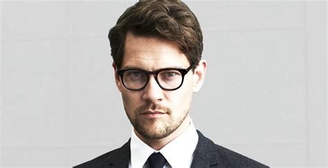 What Are The Present Style Traits In Glasses For Males