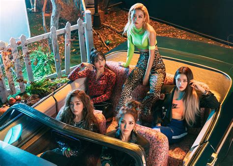 Both sonically and lyrically, the track represents the group's velvet side. Red Velvet dévoile une nouvelle photo teaser de groupe et ...