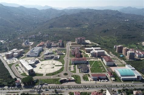 Buna göre, devlet üniversitelerinin toplam kontenjanı ön lisans programları için 413 bin 504, lisans programları için 390 bin 923, özel yetenek programları için 23 bin 904, okul birincileri için 24 bin 537 olmak üzere toplam. Ordu üniversitesi 15 yaşında 2020 yılı yükseköğretim ...