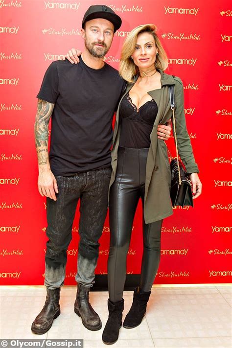 Su consiglio della sessuologa, i facchinetti decidono di separarsi per una giornata. Francesco Facchinetti e Wilma Helena Faissol si sono ...