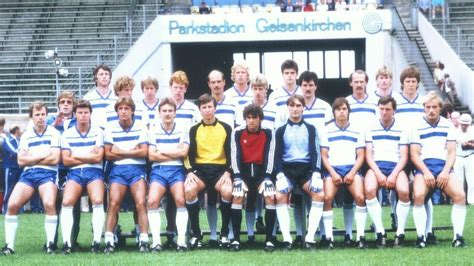 The compact squad overview with all players and data in the season overall statistics of current season. Zweitliga-Saison 1983/1984 - Fußball - Schalke 04